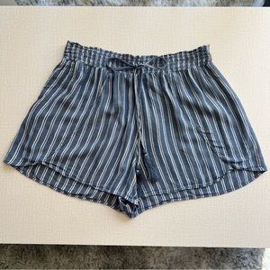AE Striped Short Shorts